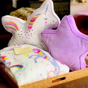 NWT GIRLS BEDDING BUNDLE 🌈🦄
